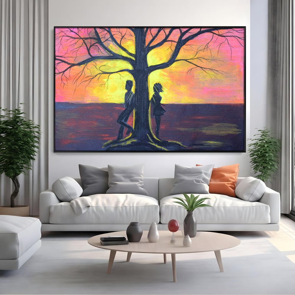 Tablou canvas cu pictura cuplu sub copac la apus, in rama de aluminiu negru, pe perete intr-un living